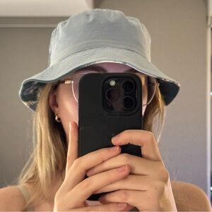 Reversible bucket hat